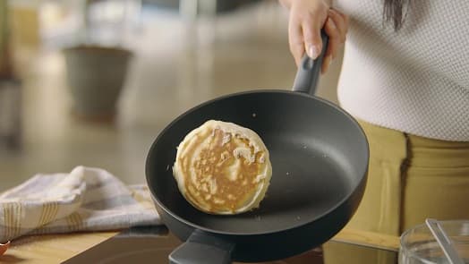 Tigaie non-adezivă de 28 cm cu capac iCook™ video